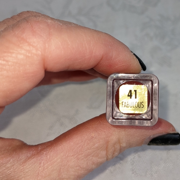 Milani Amore Matte Fabulous-41 Lip Creme  Reddish Brown - Picture 9 of 9